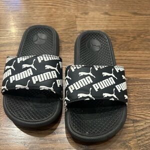PUMA Kids Black and White Slides Size 4